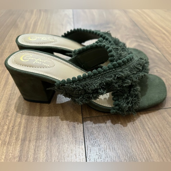 Size 8, Army green block heel sandals - Picture 3 of 4